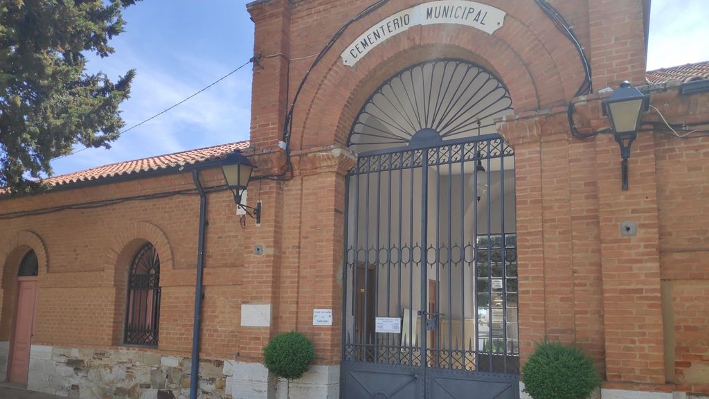 Castilla y León dobla el número de muertos de 2019 según las licencias de enterramiento de marzo y abril Castilla y León dobla el número de muertos de 2019 según las licencias de enterramiento de marzo y abril