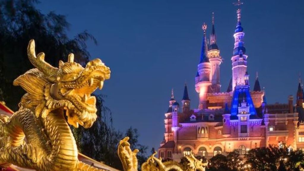 Disneyland Shangái vuelve a encenderse para los visitantes