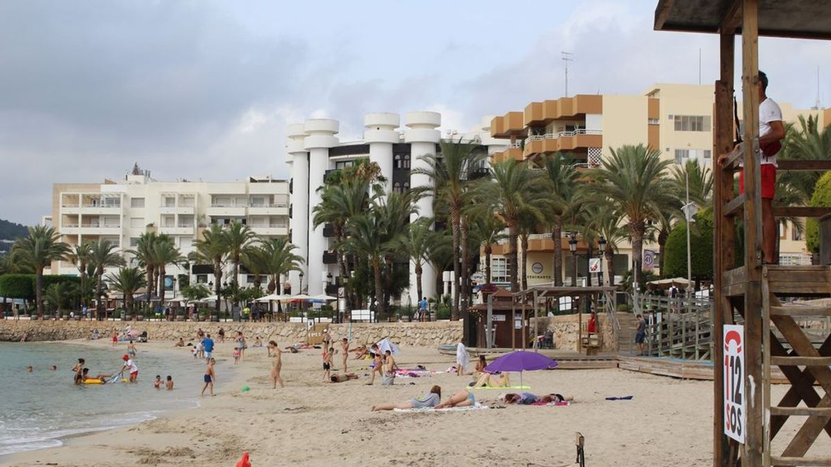 Aerolíneas y sector turístico critican la cuarentena impuesta a los turistas extranjeros Aerolíneas y sector turístico critican la cuarentena impuesta a los turistas extranjeros