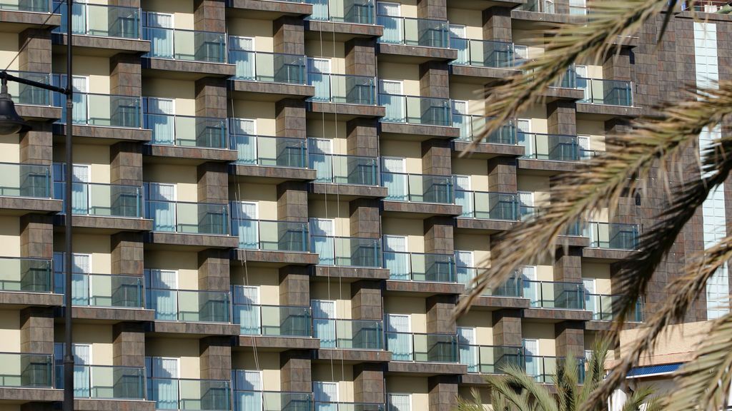 EuropaPress_2866558_hoteles_playa_playamar_torremolinos_donde_encuentra_cerrada_debido_decreto