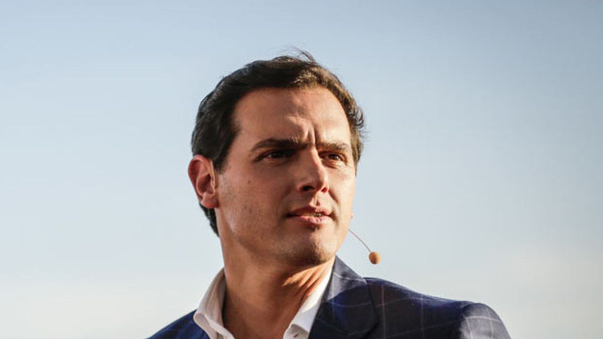 Rivera no quiere volver a la política, pero sí opina: "Es el momento de pedir un rescate suave" Rivera no quiere volver a la política, pero sí opina: "Es el momento de pedir un rescate suave"