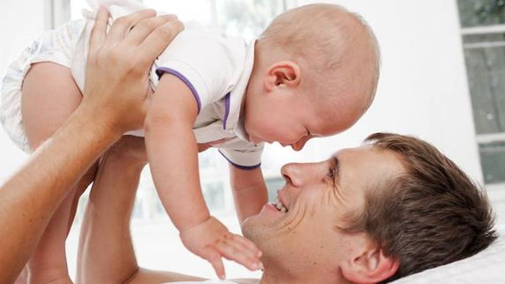 Si tu bebé no llora, no balbucea y tampoco se relaciona con el exterior deberás acudir a un especialista.