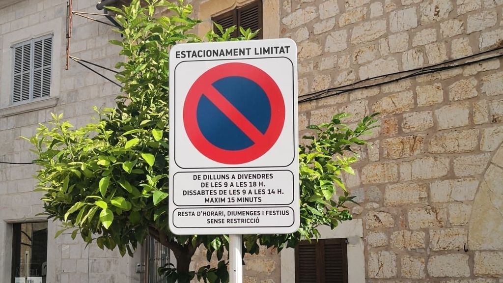 El Defensor del Pueblo exige a los ayuntamientos catalanes que las señales y multas estén en castellano El Defensor del Pueblo exige a los ayuntamientos catalanes que las señales y multas estén en castellano