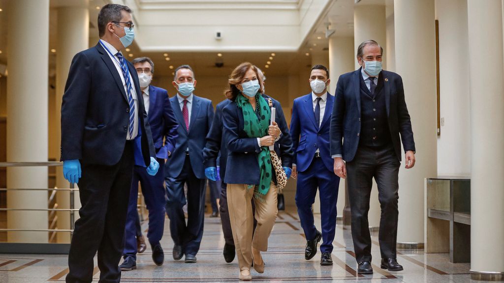 Carmen Calvo en los pasillos del Senado Carmen Calvo en los pasillos del Senado