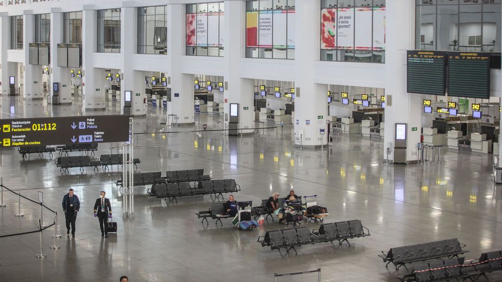 EuropaPress_2881899_23_april_2020_spain_malaga_the_halls_of_malaga_airport_costa_sol_airport_is