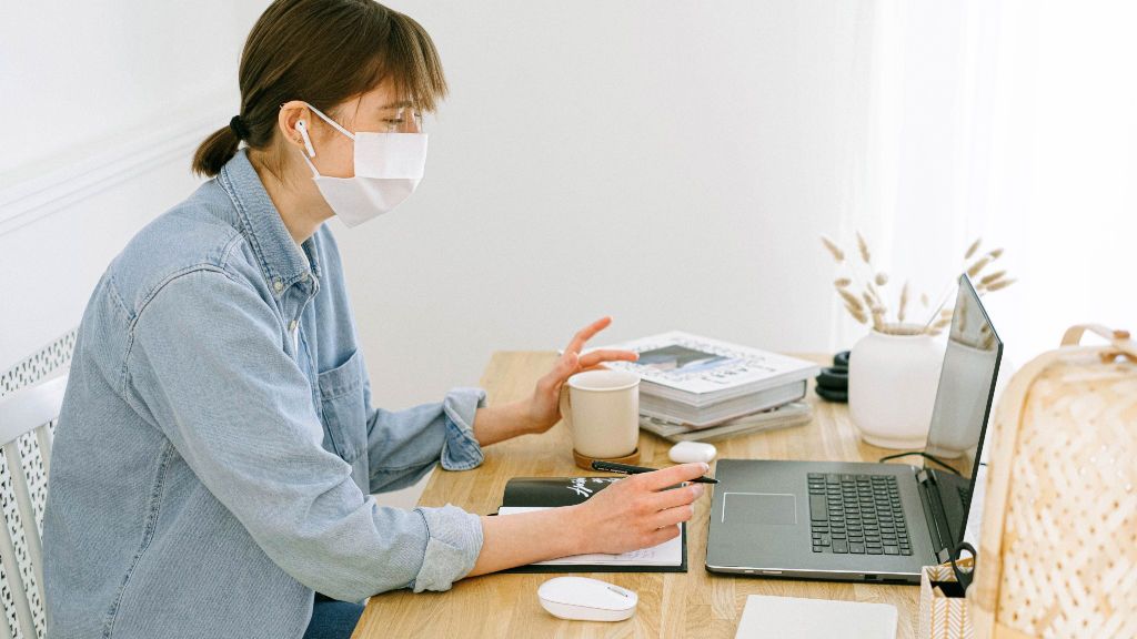 “Tengo dermatitis de la ansiedad”: cinco universitarios nos cuentan cómo están viviendo los exámenes en plena pandemia