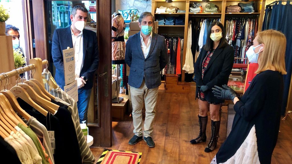El Gobierno aclara que no prohíbe las rebajas, sino las aglomeraciones en los comercios El Gobierno aclara que no prohíbe las rebajas, sino las aglomeraciones en los comercios