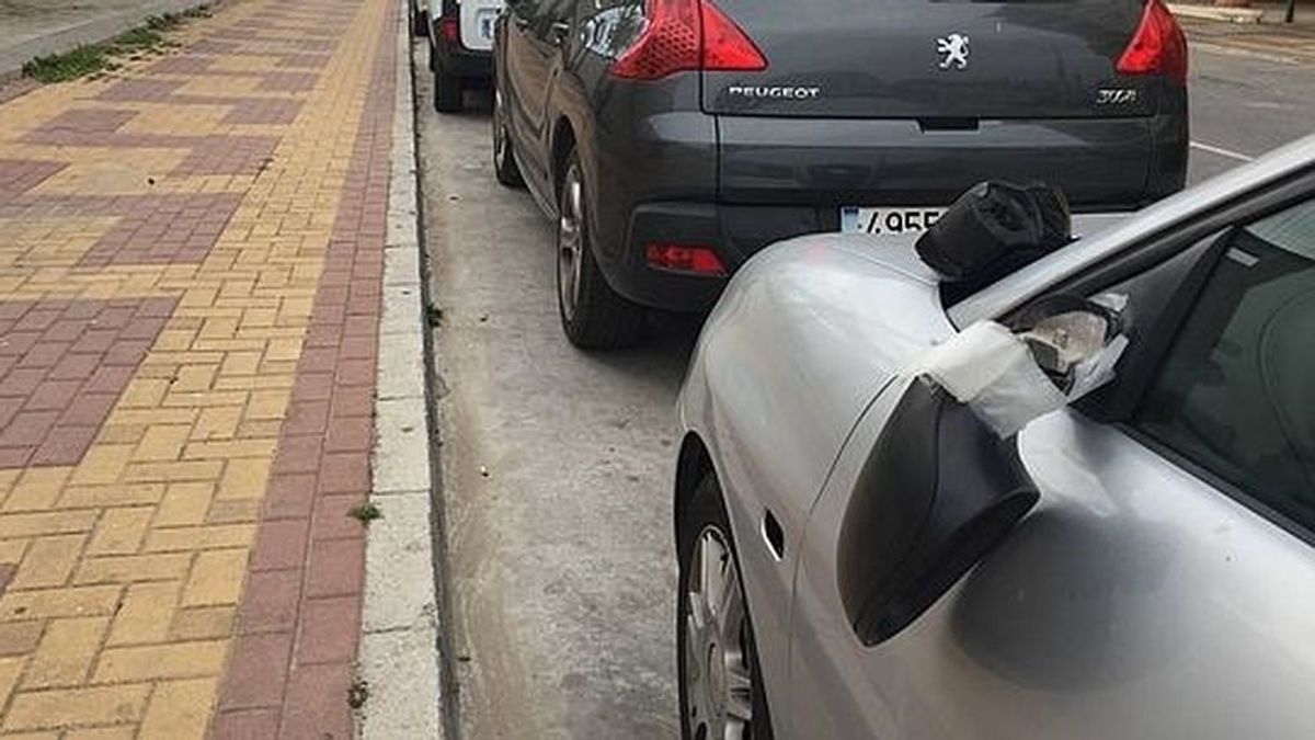 Detenido un joven en Burlada acusado de dañar 17 vehículos estacionados en un aparcamiento público
