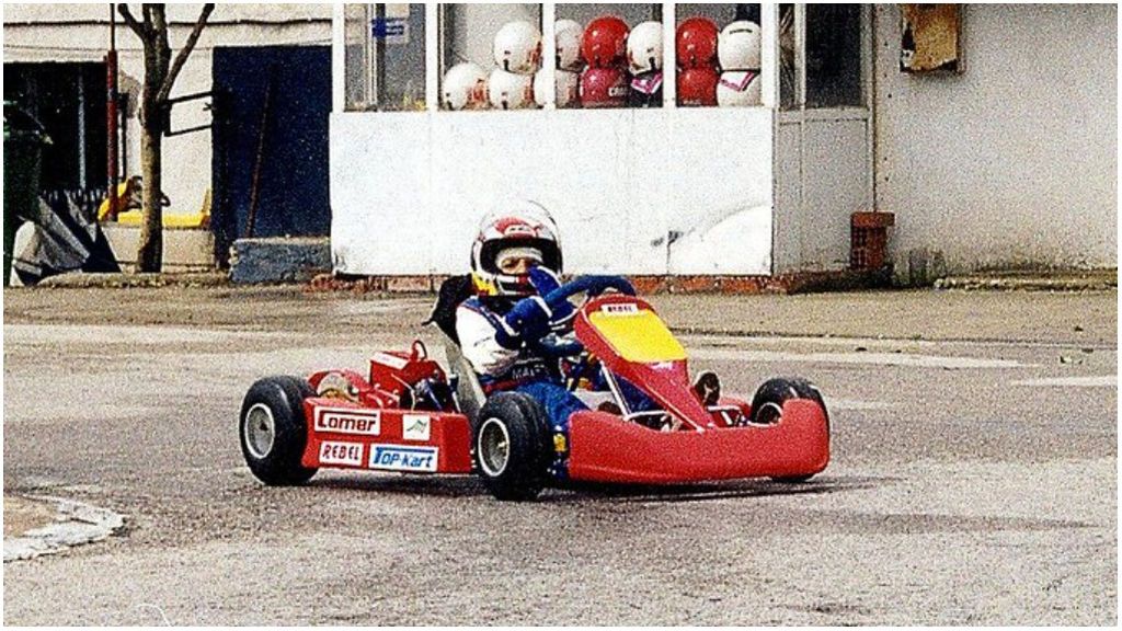 Carlos Sainz, en un kart con los colores de Ferrari.