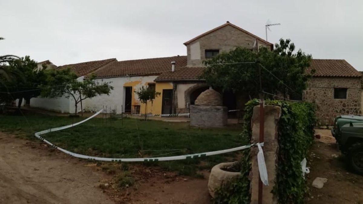 Un chico de 17 años mata a su padre y la novia de éste con una escopeta en Toledo Un chico de 17 años mata a su padre y la novia de éste con una escopeta en Toledo