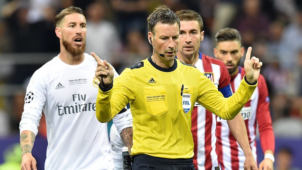 Clattenburg, ante Sergio Ramos y Gabi.