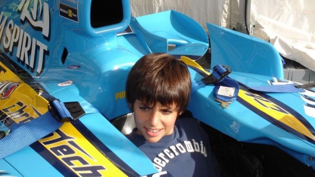 Carlos Sainz subido al Renault de Fernando Alonso