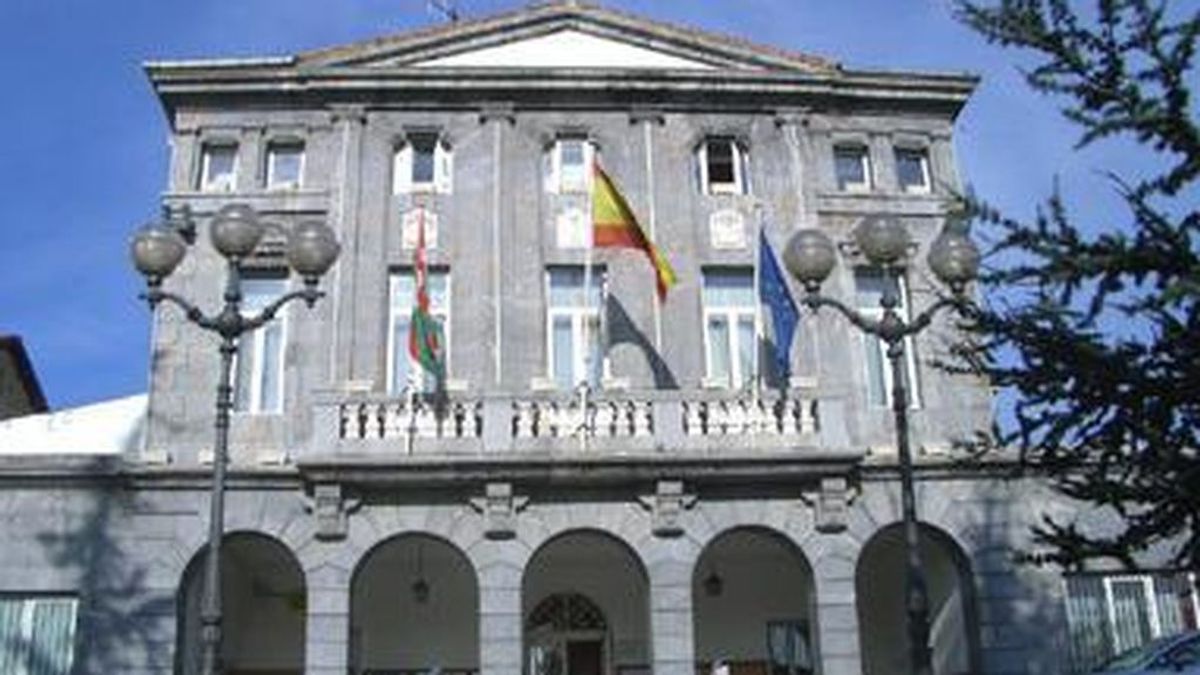 Detenido un hombre que mantenía a su ex pareja sentimental maniatada en el maletero de un coche en Trapagaran, Vizcaya. Detenido un hombre que mantenía a su ex pareja sentimental maniatada en el maletero de un coche en Trapagaran, Vizcaya.