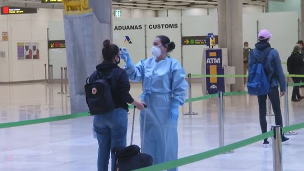 Llegan a España los primeros pasajeros que tendrá que pasar cuarentena obligatoria
