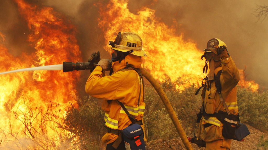 11 bomberos heridos, tres de ellos graves, tras una explosión en una fábrica de aceite de hachís en Los Ángeles 11 bomberos heridos, tres de ellos graves, tras una explosión en una fábrica de aceite de hachís en Los Ángeles