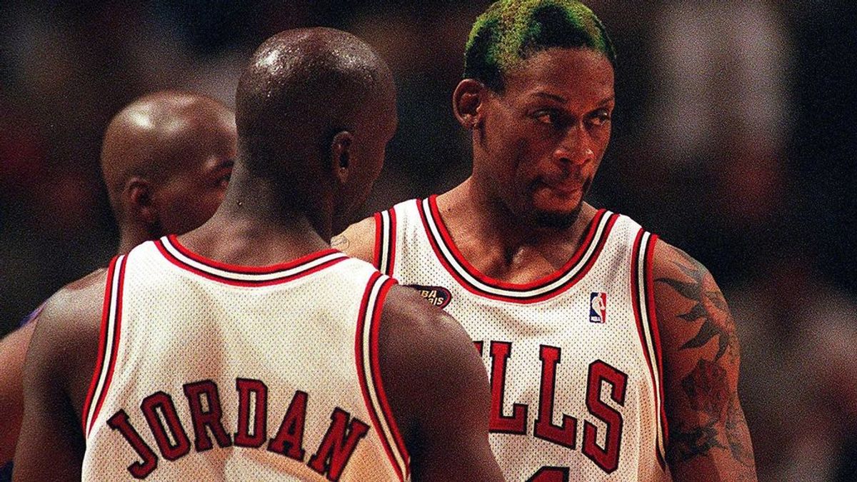 Las confesiones de Jordan sobre algunos comportamientos de Rodman: "Tiene formas de expresarse con las que no estoy de acuerdo" Las confesiones de Jordan sobre algunos comportamientos de Rodman: "Tiene formas de expresarse con las que no estoy de acuerdo"