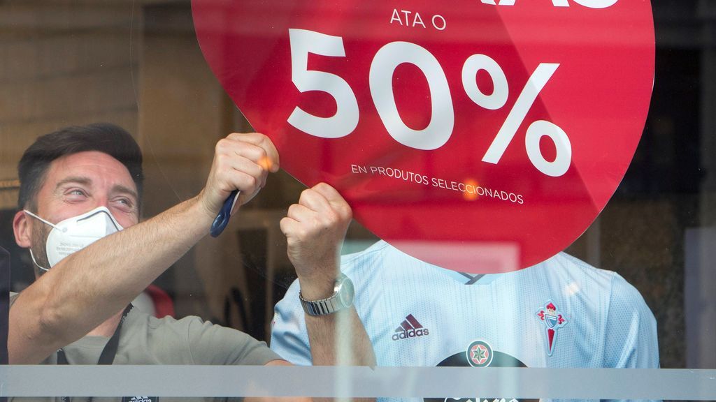 Sanidad rectifica y permitirá las rebajas en toda España durante la desescalada Sanidad rectifica y permitirá las rebajas en toda España durante la desescalada