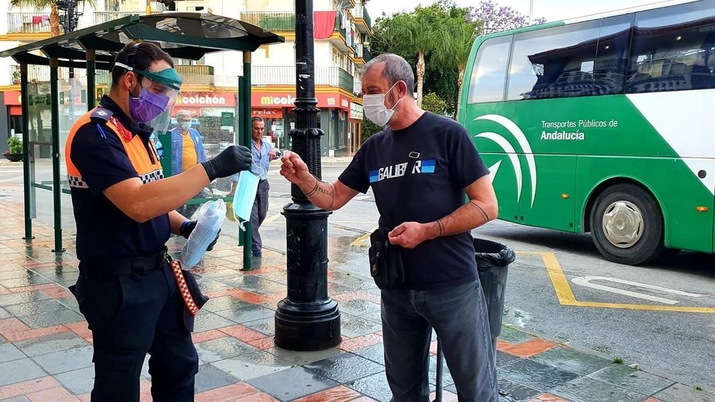 EuropaPress_3012724_mijas_reparte_mascarillas_quirurgicas_entregadas_gobierno_mijenos_usen