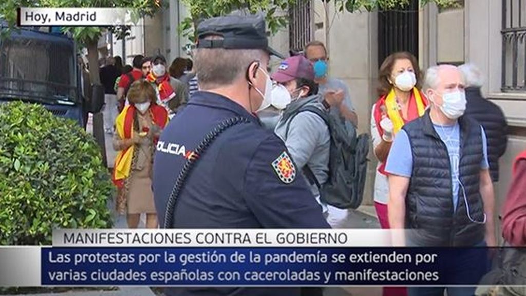 Nueva jornada de protestas y caceroladas en toda España al grito de "Sánchez dimisión"
