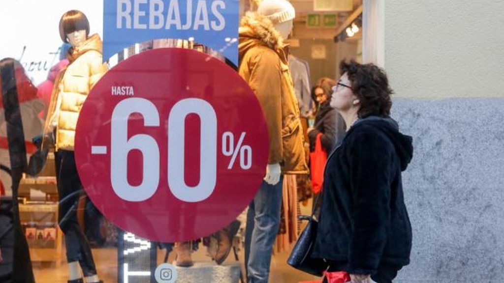 Sanidad rectifica y permite rebajas desde el lunes en toda España pero sin aglomeraciones