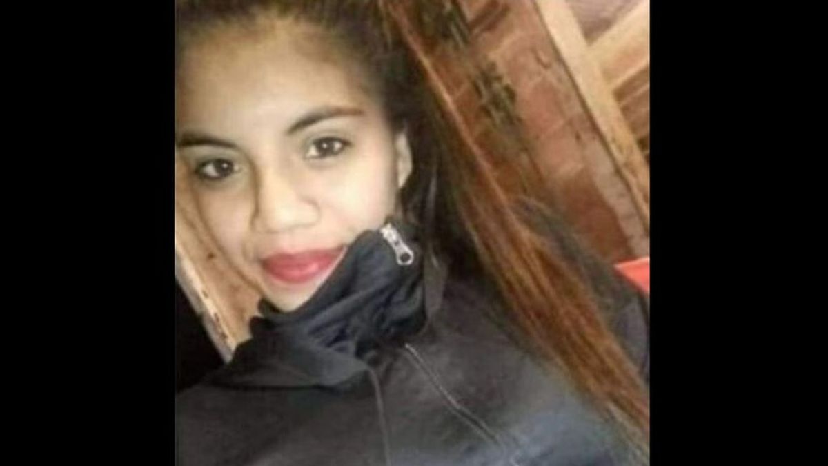 Buscan a una joven desaparecida de 18 años: la última vez que la vieron huía herida de su padrastro