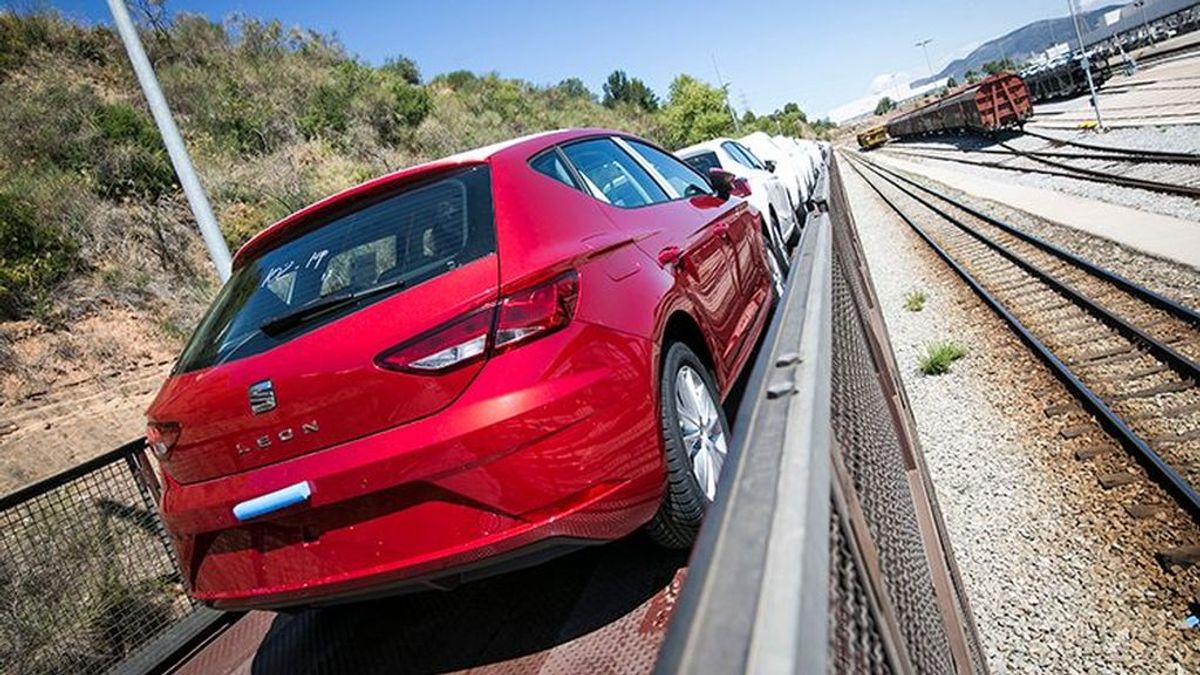 La fuga de producción al extranjero coloca a la automoción española al borde del precipicio La fuga de producción al extranjero coloca a la automoción española al borde del precipicio