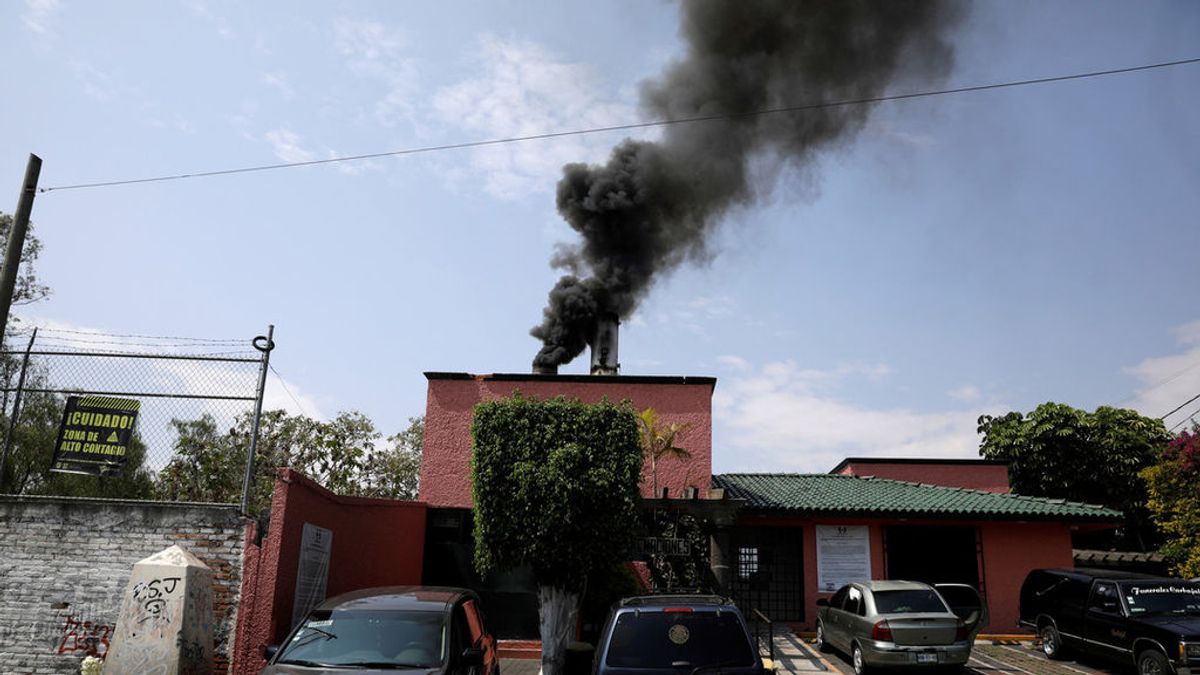 Crematorios en México incineran "a nivel industrial" en plena pandemia de coronavirus