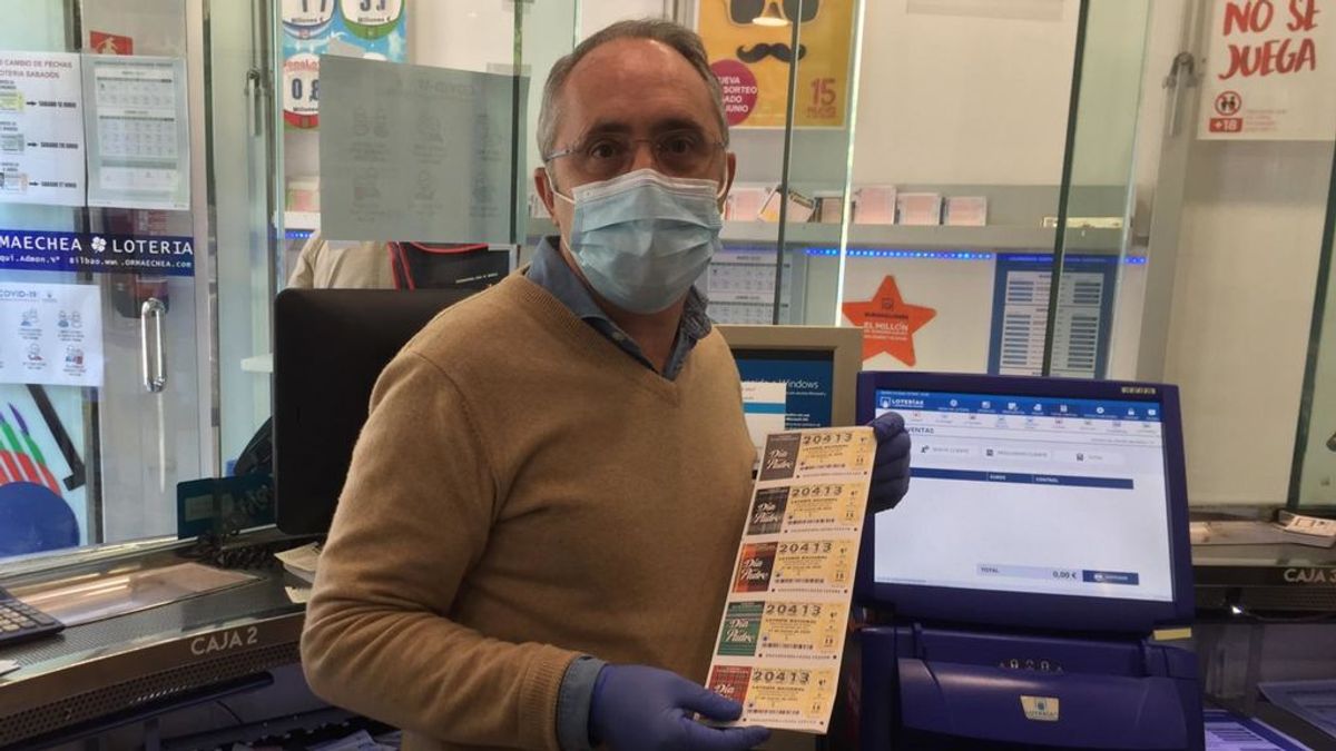 Sergio Etxebarria, lotero: “ Después de dos meses cerrados volvemos a repartir ilusión” Sergio Etxebarria, lotero: “ Después de dos meses cerrados volvemos a repartir ilusión”
