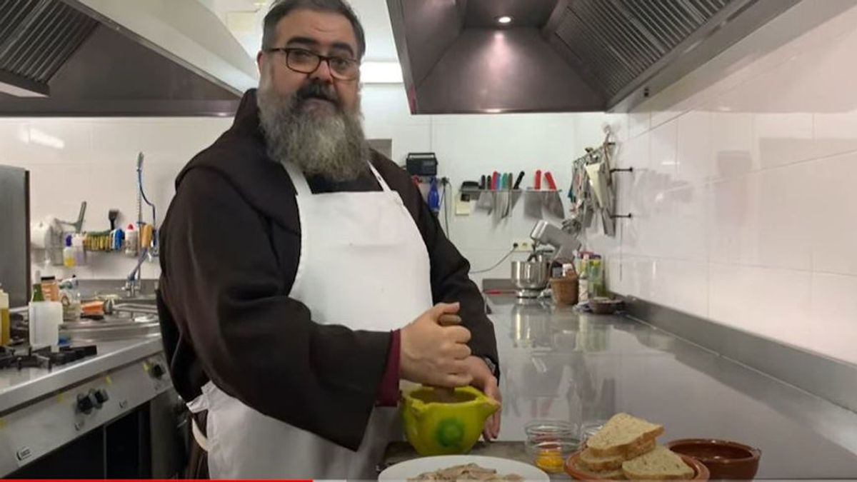 Fray Ángel: El monje youtuber que enseña recetas anticrisis