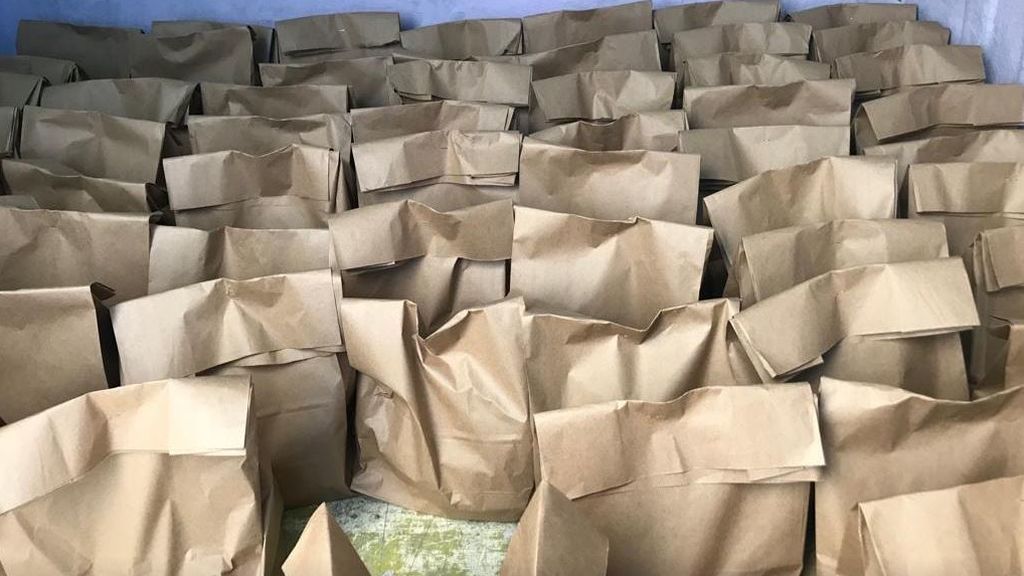 Bolsas de comida para gente necesitada