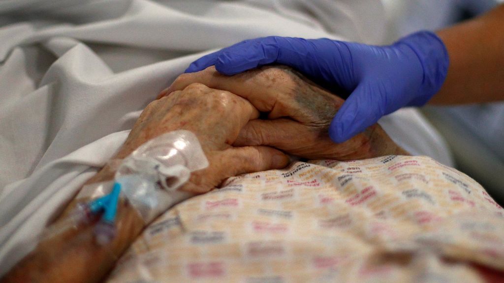 La Comunidad de Madrid tenía un protocolo para decidir qué ancianos de residencias eran hospitalizados La Comunidad de Madrid tenía un protocolo para decidir qué ancianos de residencias eran hospitalizados