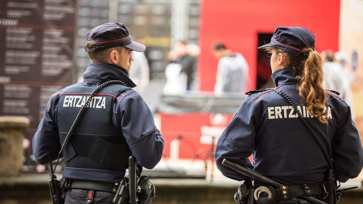 Detenidos dos hombres acusados de agredir sexualmente a una mujer en Bizkaia