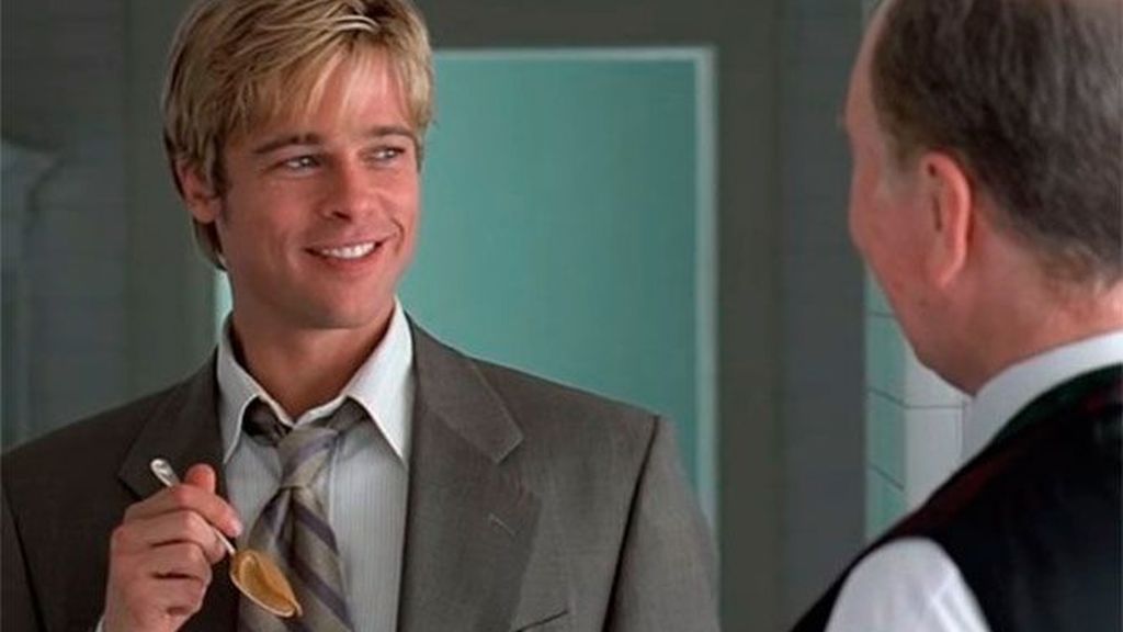 Brad Pitt en una de las escenas más famosas en '¿Conoces a Joe Black?'.