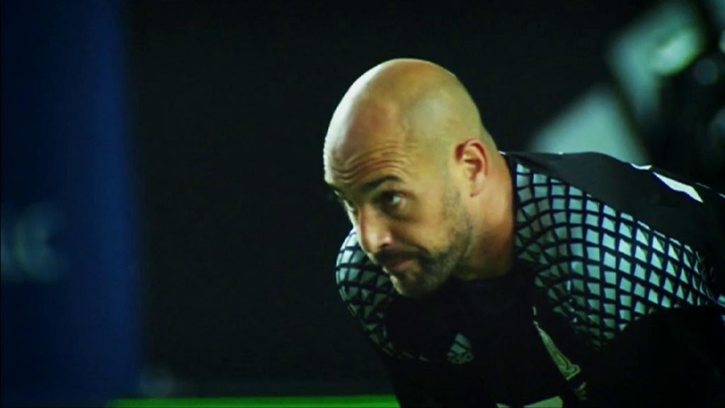 Pepe Reina, durante un partido.