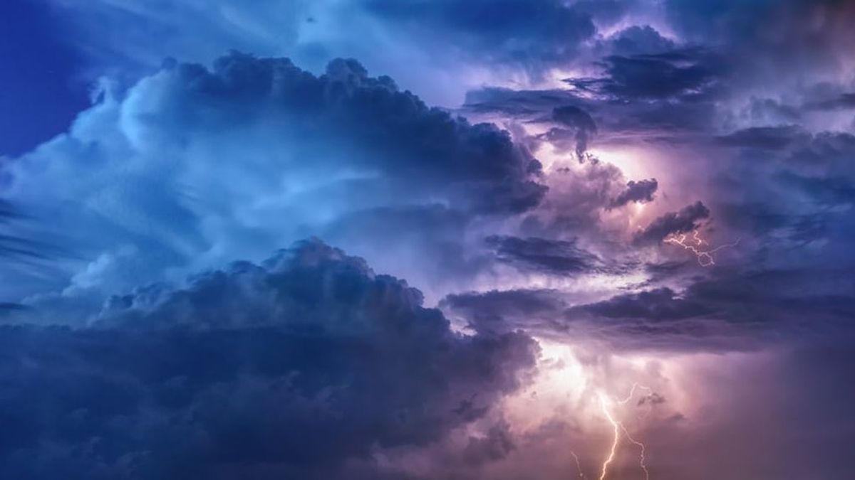 Nubes de evolución: se esperan tormentas veraniegas intensas por la tarde a causa del calor