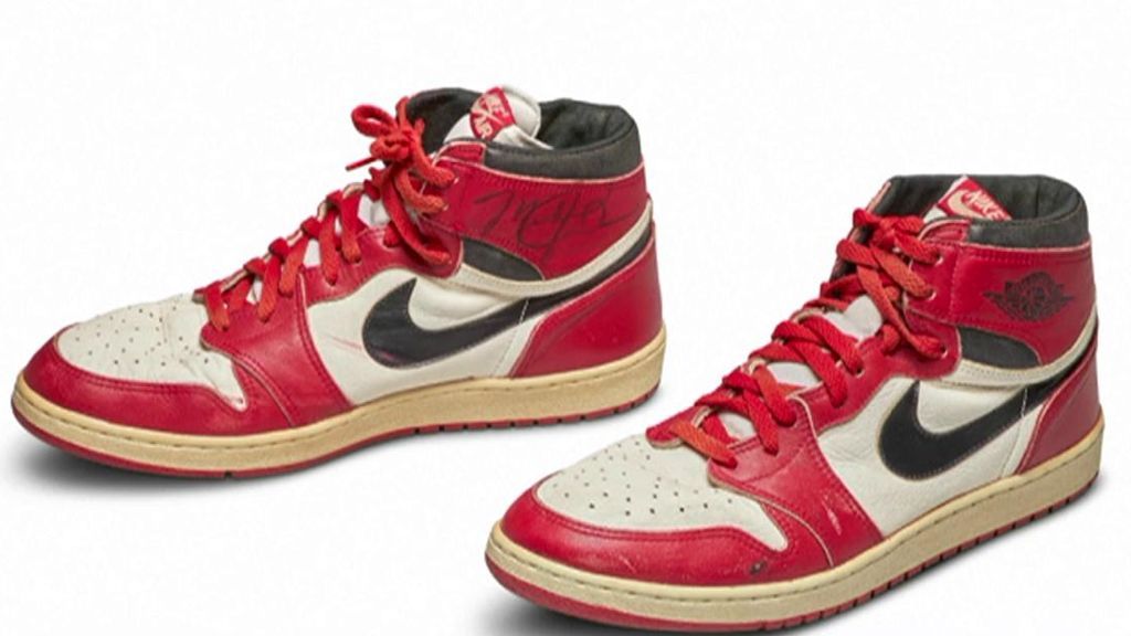 Las zapatillas subastadas de Michael Jordan.