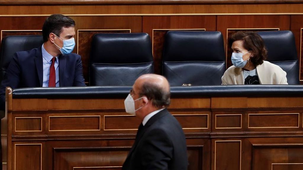 Sánchez y Calvo con mascarillas en el pleno