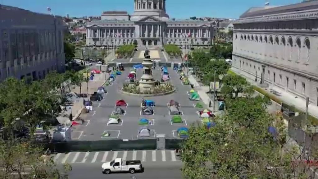 Campamento para personas sin hogar en un parking de San Francisco