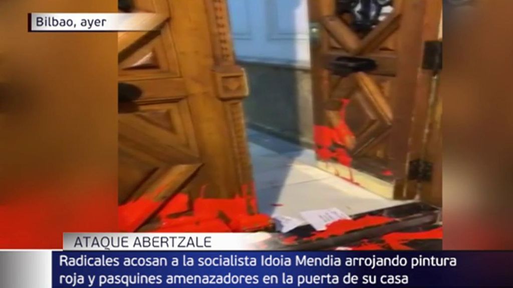 Arrojan pintura roja y llaman asesina en el domicilio de la líder del PSE-EE, Idoia Mendia