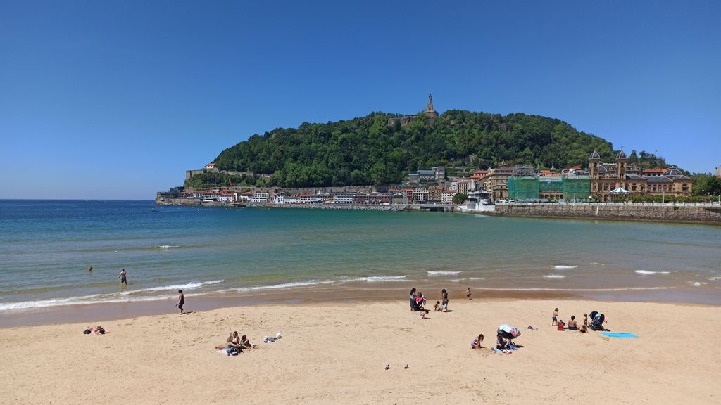 Reglas en las playas de País Vasco: estancias de no más de tres horas y toallas a dos metros de distancia Reglas en las playas de País Vasco: estancias de no más de tres horas y toallas a dos metros de distancia