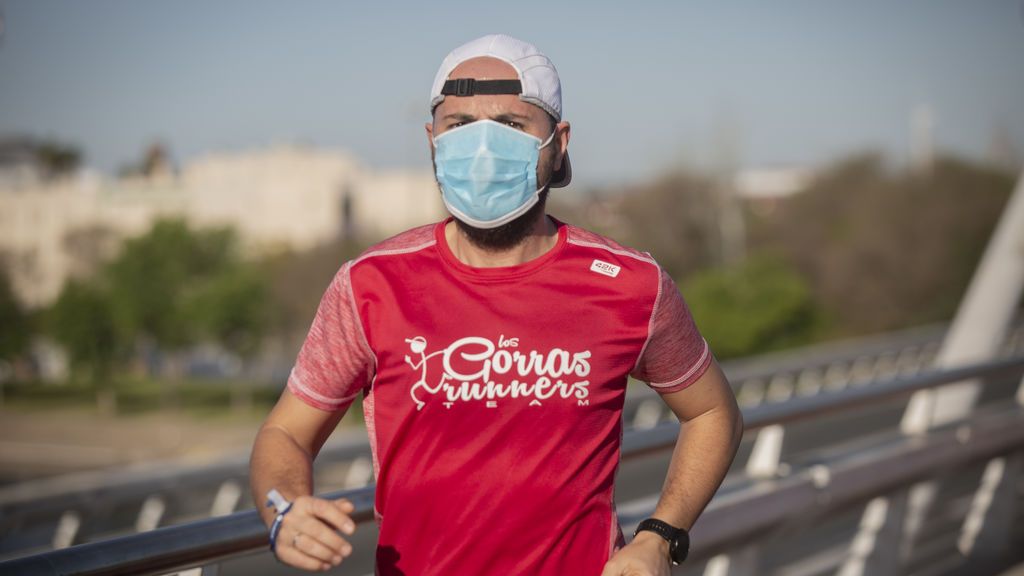 Sanidad aclara que los deportistas pueden ir sin mascarilla siempre que mantengan la distancia de seguridad Sanidad aclara que los deportistas pueden ir sin mascarilla siempre que mantengan la distancia de seguridad