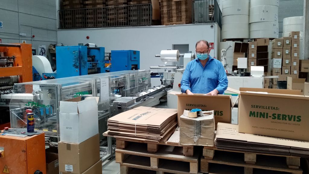Custodio Cano, fabricante de servilleteros: "Las servilletas no se manipulan y el cliente solo toca la que utiliza"" Custodio Cano, fabricante de servilleteros: "Las servilletas no se manipulan y el cliente solo toca la que utiliza""