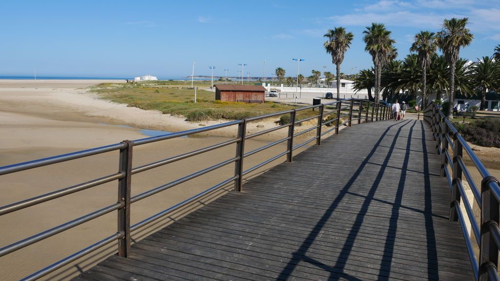 Pasarela sobre el río Salado en Conil de la Frontera