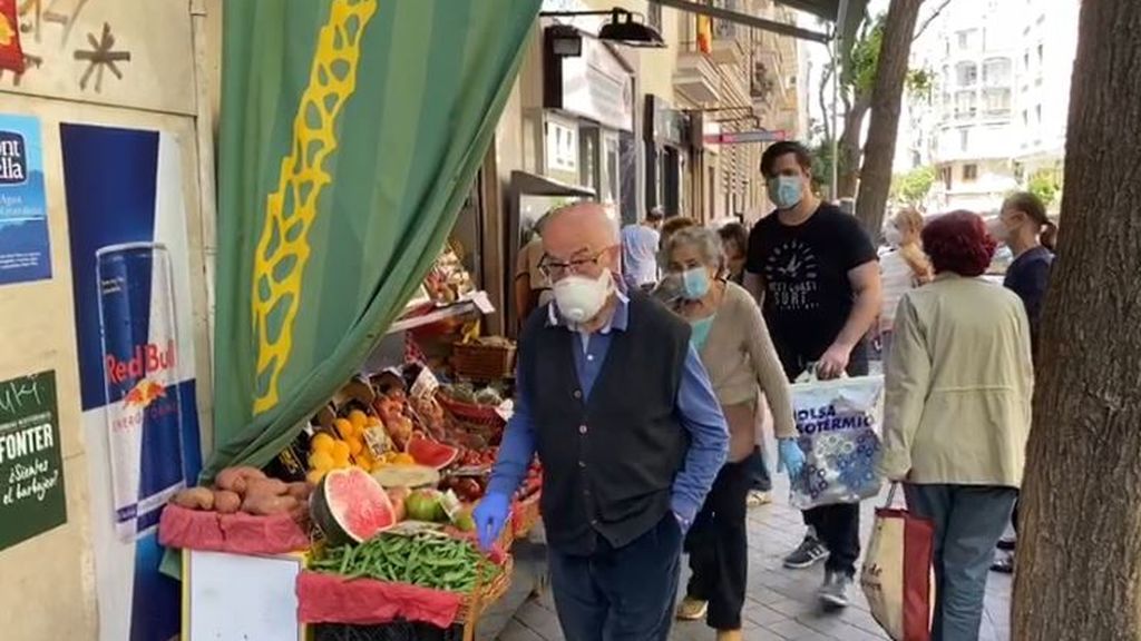 El tema en boca de todos en el barrio de Salamanca: "Con este sol y la mascarilla vamos a estar a trozos" El tema en boca de todos en el barrio de Salamanca: "Con este sol y la mascarilla vamos a estar a trozos"