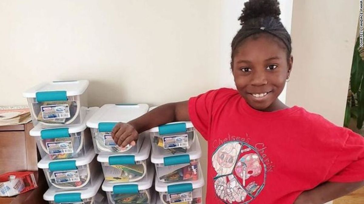 Una niña de diez años envía 1.500 kits con lápices y cuadernos para niños sin hogar