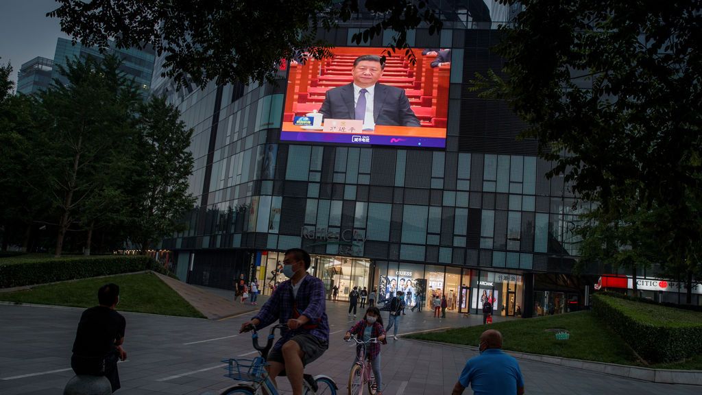 La comparecencia de Xi Jingping, retransmitida en las calles