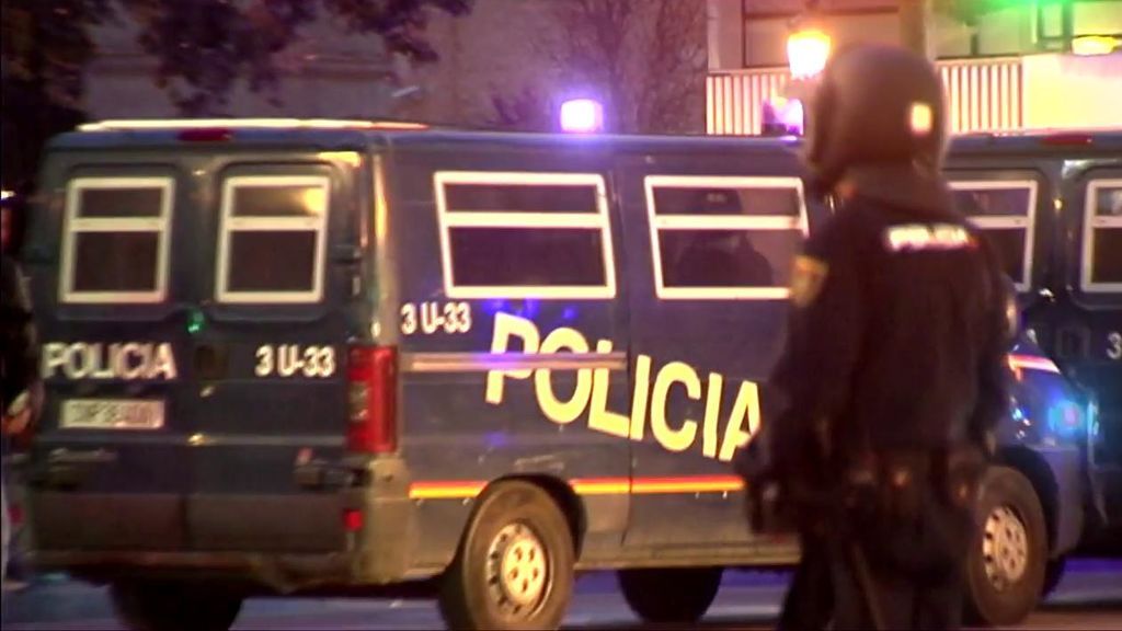 La policía, antes de un partido de fútbol.