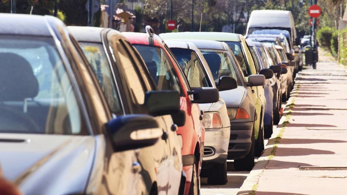 Gel hidroalcoholico y coche al sol: avisan de algunas pequeñas explosiones por el calor acumulado