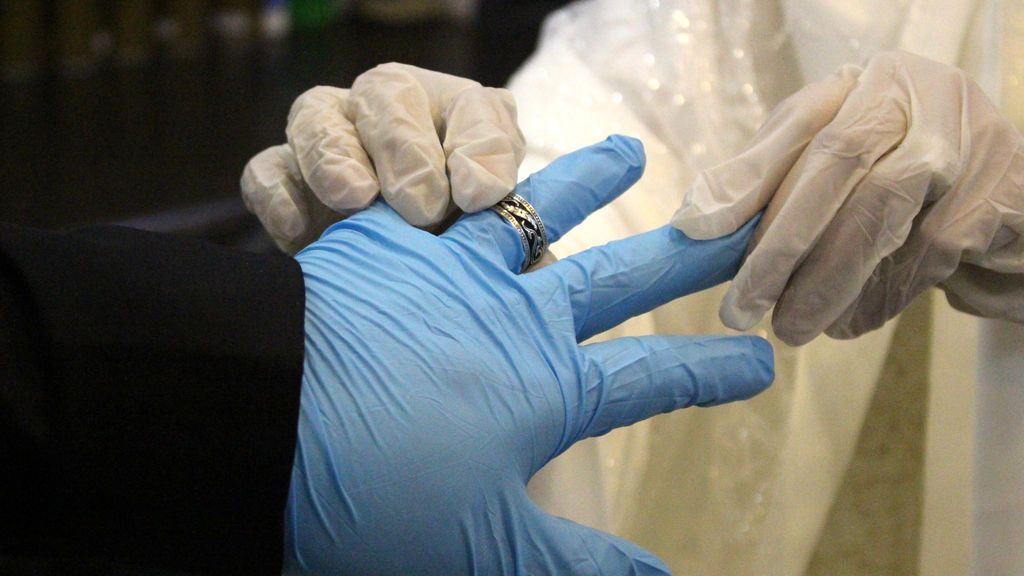 Contagio masivo en una boda: un solo caso de coronavirus deja 85 infectados y un fallecido Contagio masivo en una boda: un solo caso de coronavirus deja 85 infectados y un fallecido
