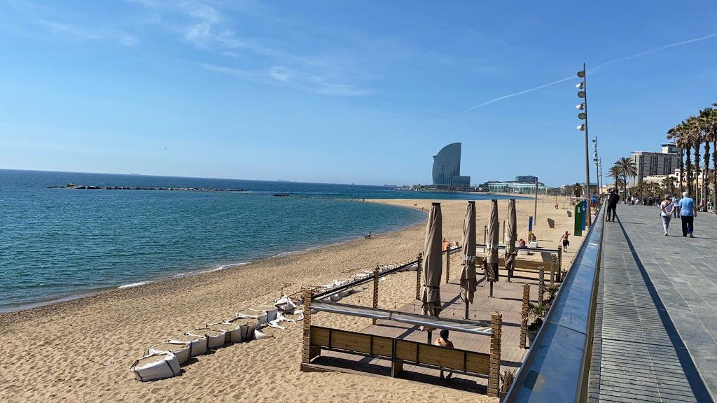 playa barceloneta NIUS